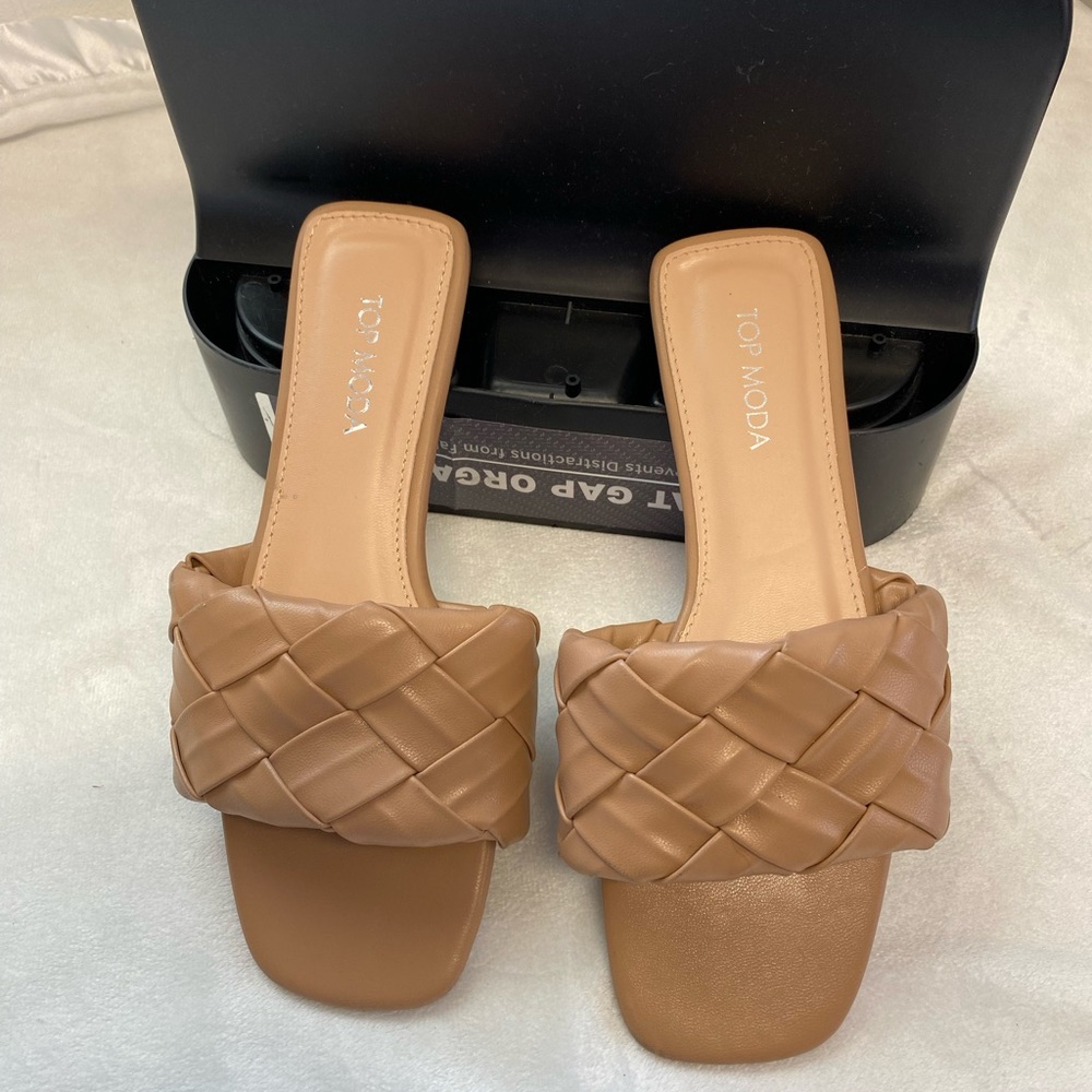 WOMENS flats sandals size 7 top moda